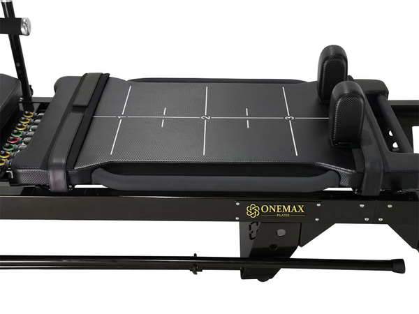 ONEMAX REFORMER Studio Yoga Fitness Equipment Yoga Core Bed Black Aluminum Megaformer Pilates Reformer Machine for Pre-sale